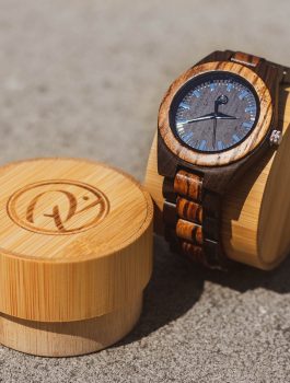 drevené hodinky
